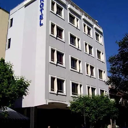호텔 Kruja 3*